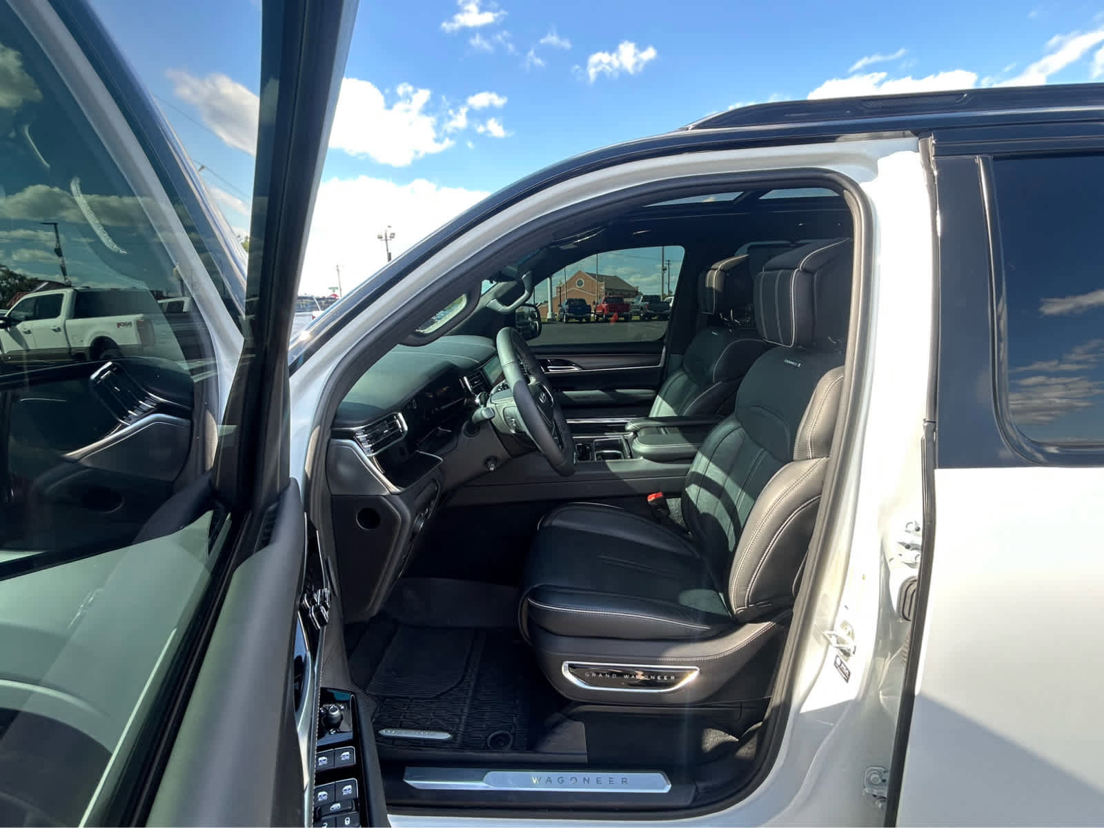 Used 2025 Jeep Grand Wagoneer Series II Obsidian w/ Quick Order Packagew 28T AWD/4WD image 22