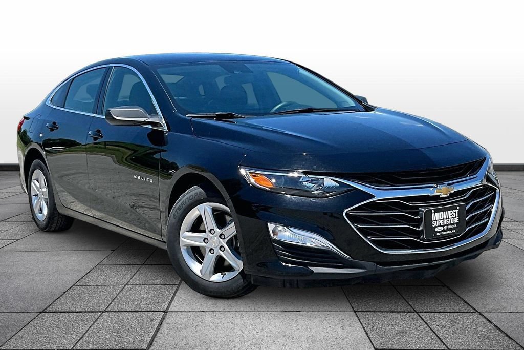 Used 2024 Chevrolet Malibu LS FWD image 2