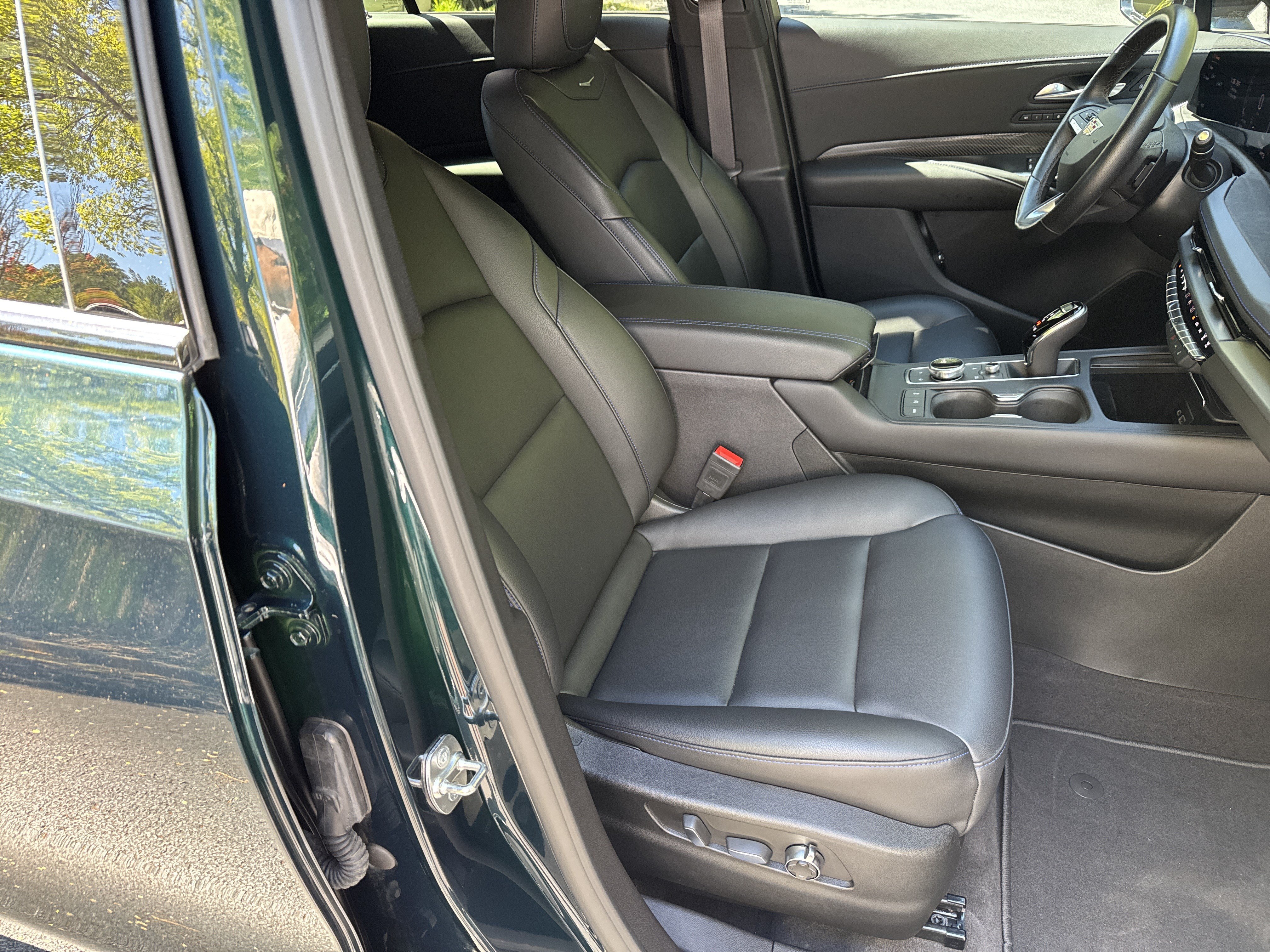 Used 2024 Cadillac XT4 Sport w/ Active Safety Package AWD/4WD image 13