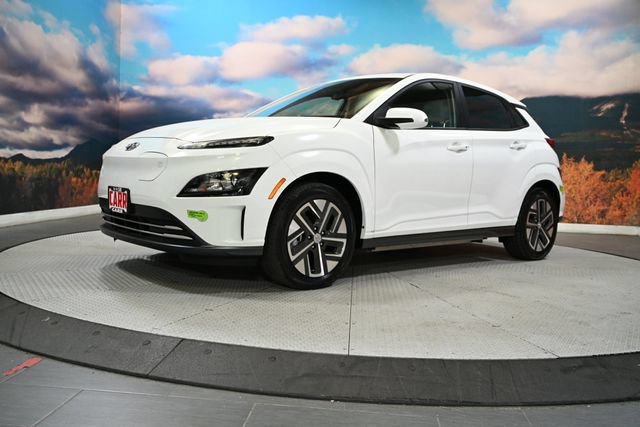 Used 2023 Hyundai Kona SE FWD image 4