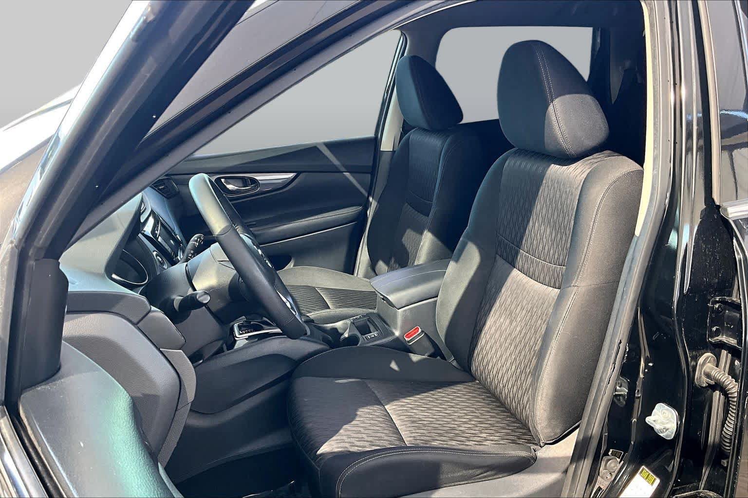 Certified 2019 Nissan Rogue SV FWD image 8