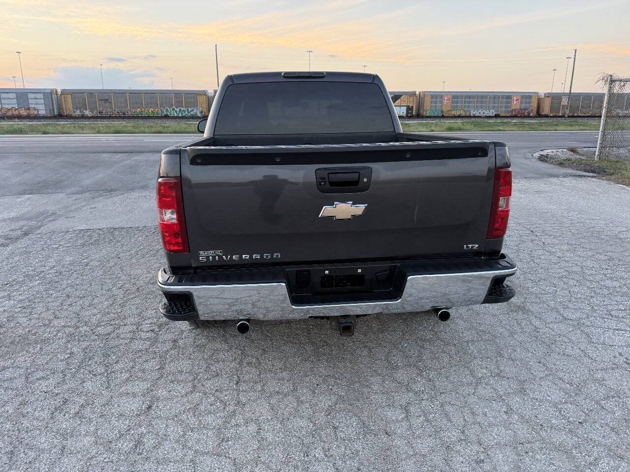 Used 2010 Chevrolet Silverado 1500 LTZ w/ Convenience Package AWD/4WD image 7