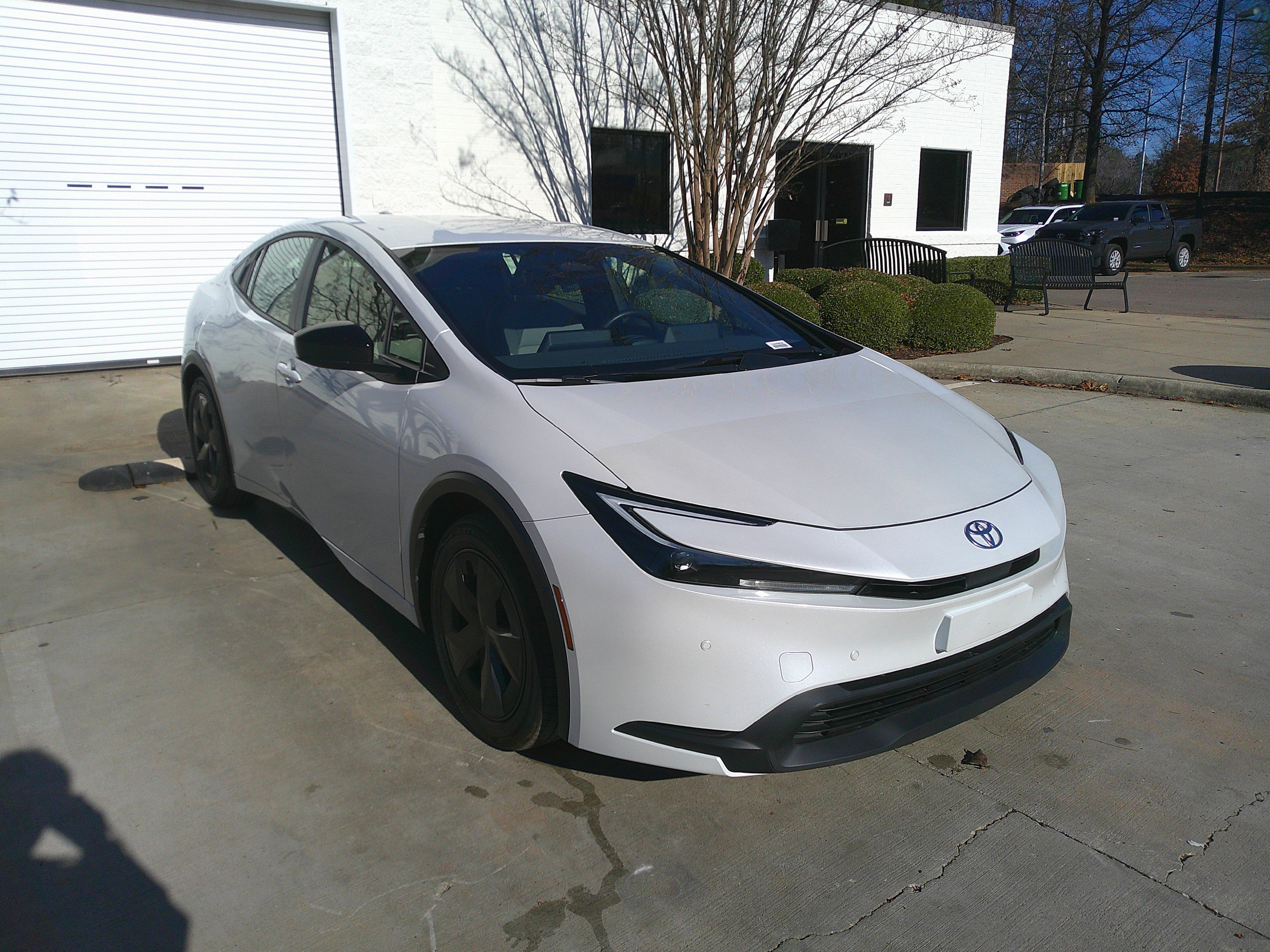 Used 2023 Toyota Prius LE image 2