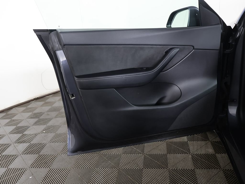 Used 2021 Tesla Model Y Long Range image 25