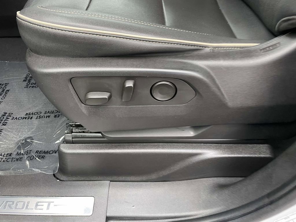 Used 2023 Chevrolet Suburban Premier image 28