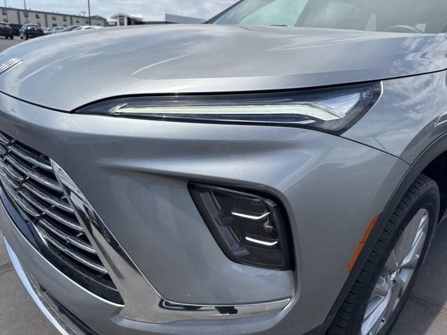Used 2025 Buick Enclave Preferred FWD image 23