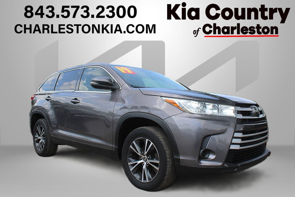 Used 2019 Toyota Highlander LE FWD video 1