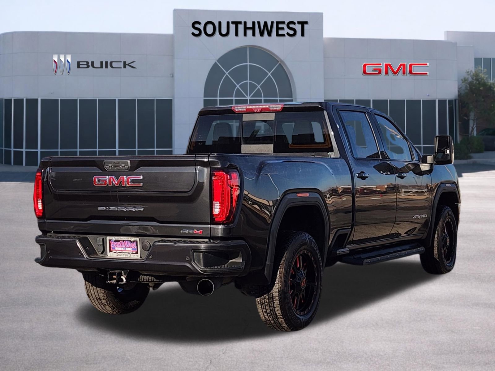 Used 2020 GMC Sierra 2500 AT4 w/ AT4 Premium Package image 5