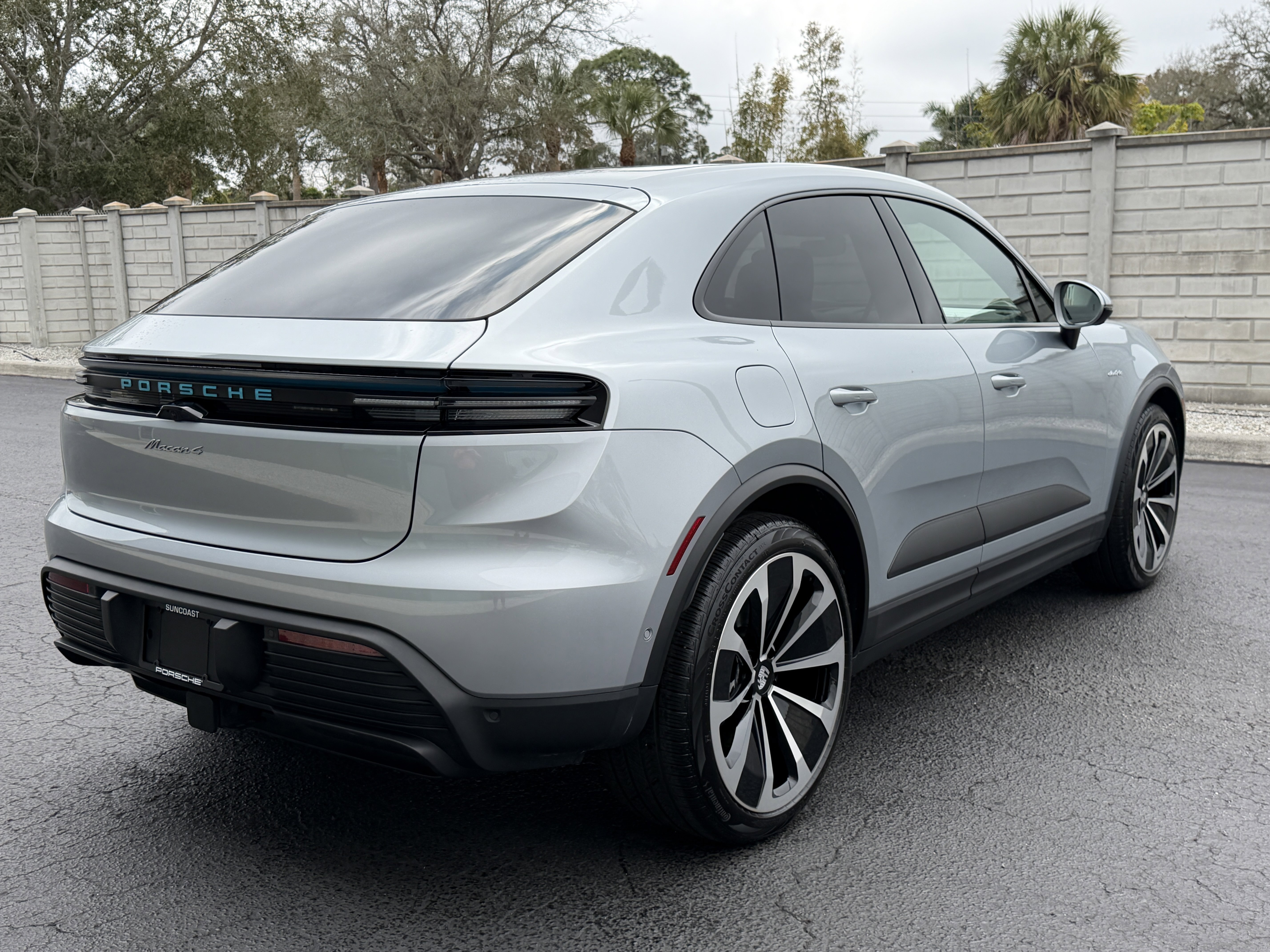 Used 2024 Porsche Macan 4 Electric image 6