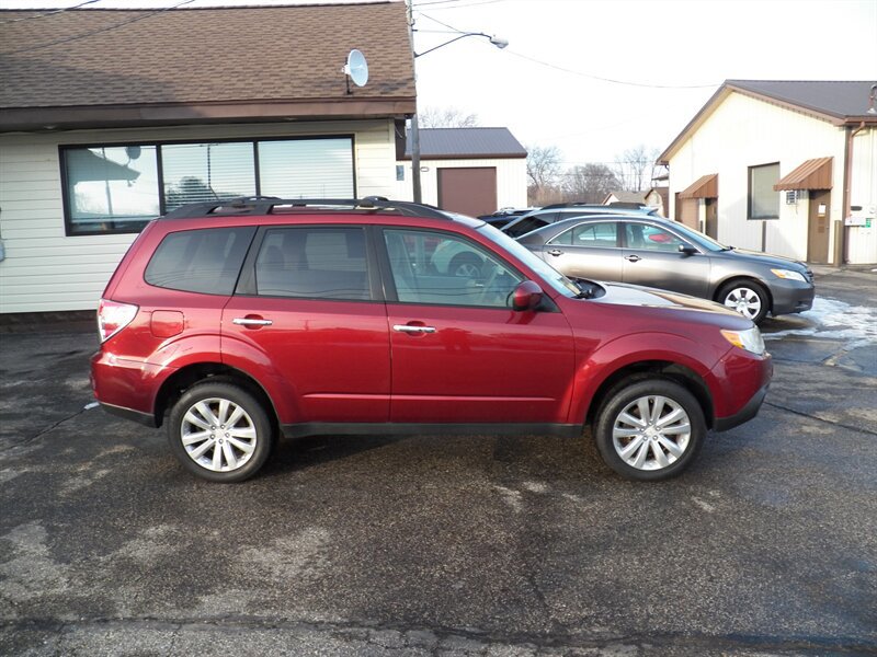 Used 2012 Subaru Forester 2.5X Premium w/ All-Weather Pkg AWD/4WD image 2