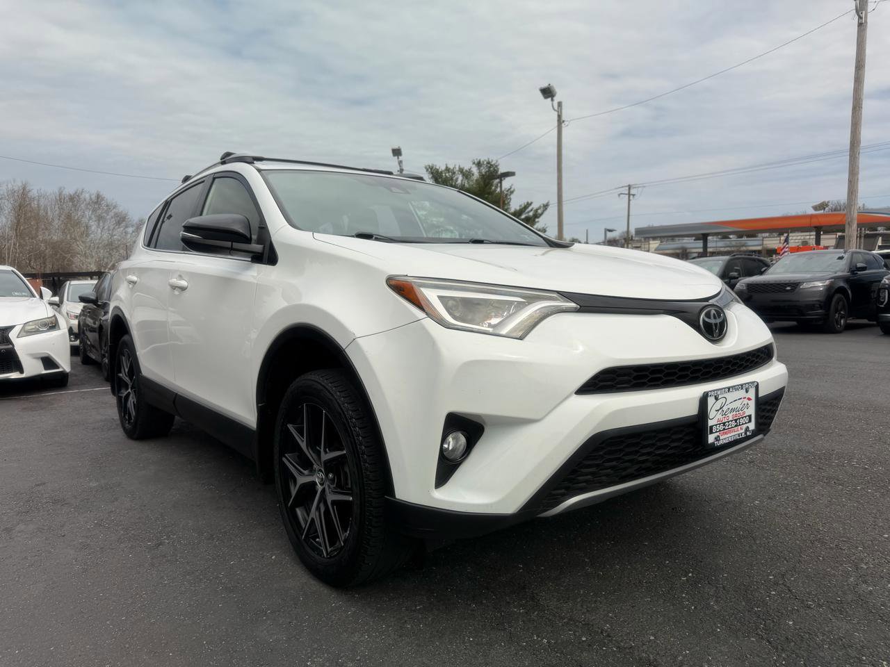 Used 2018 Toyota RAV4 SE w/ Power Extra Value Package AWD/4WD image 3