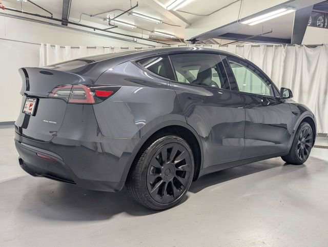 Used 2024 Tesla Model Y Long Range image 3