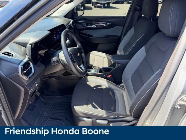 Used 2024 Chevrolet TrailBlazer LT w/ LT Cold Weather Package image 16