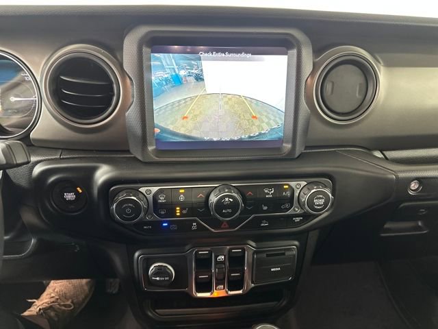 Used 2023 Jeep Wrangler Unlimited w/ Sun & Screen Package image 22