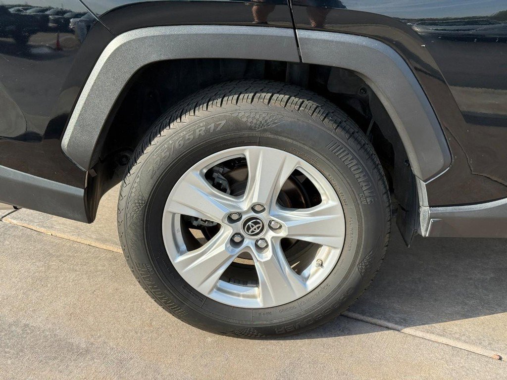 Used 2019 Toyota RAV4 XLE w/ Convenience Package image 7