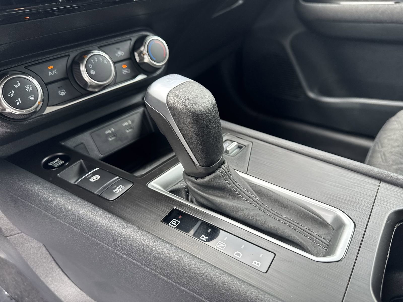 Certified 2025 Nissan Kicks SV FWD image 25