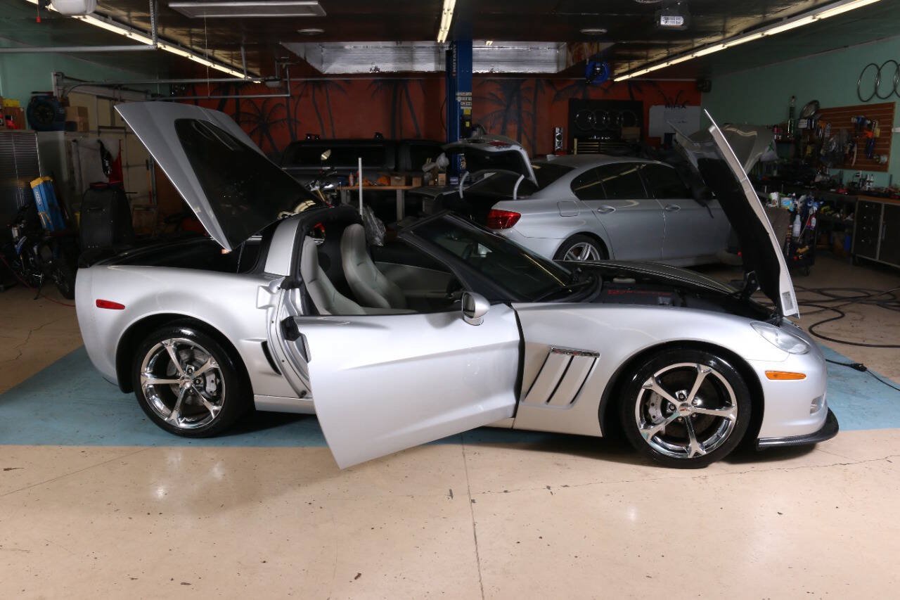 Used 2011 Chevrolet Corvette Grand Sport w/ Preferred Equipment Group RWD image 7