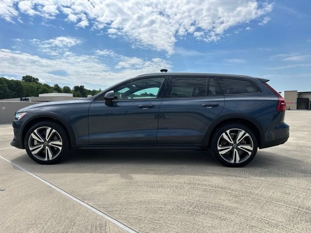 Certified 2025 Volvo V60 B5 Cross Country Plus AWD/4WD image 5