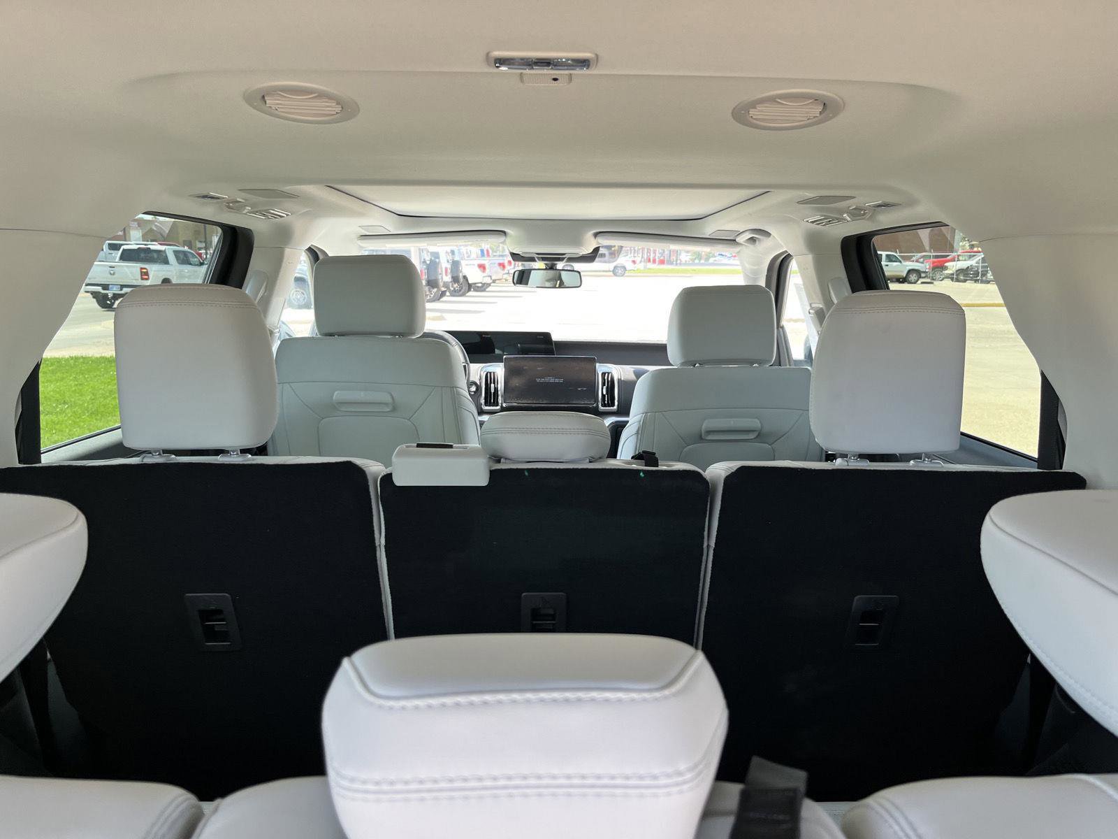 New 2025 Ford Expedition Max Platinum image 12