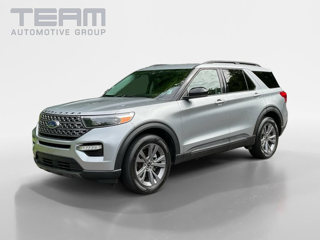 Used 2022 Ford Explorer XLT w/ Equipment Group 202A AWD/4WD image 3