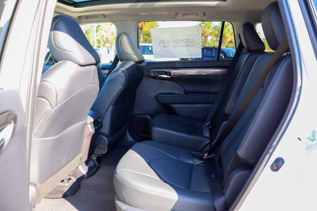 New 2026 Toyota Highlander Platinum AWD/4WD image 8