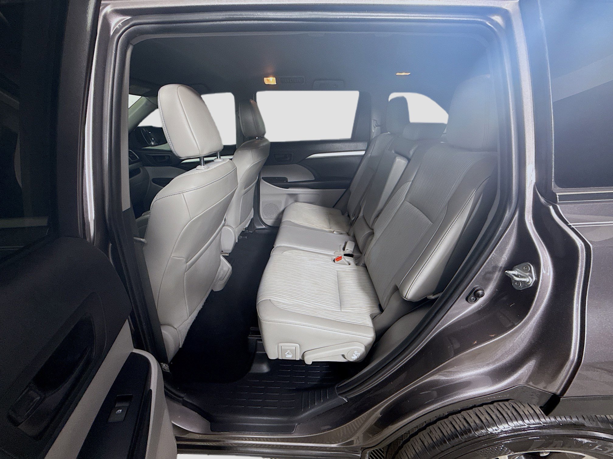 Used 2019 Toyota Highlander Plus image 24
