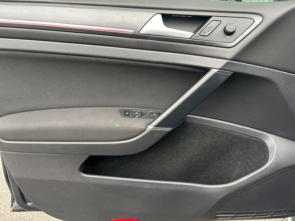 Used 2020 Volkswagen Golf 4-Door image 23