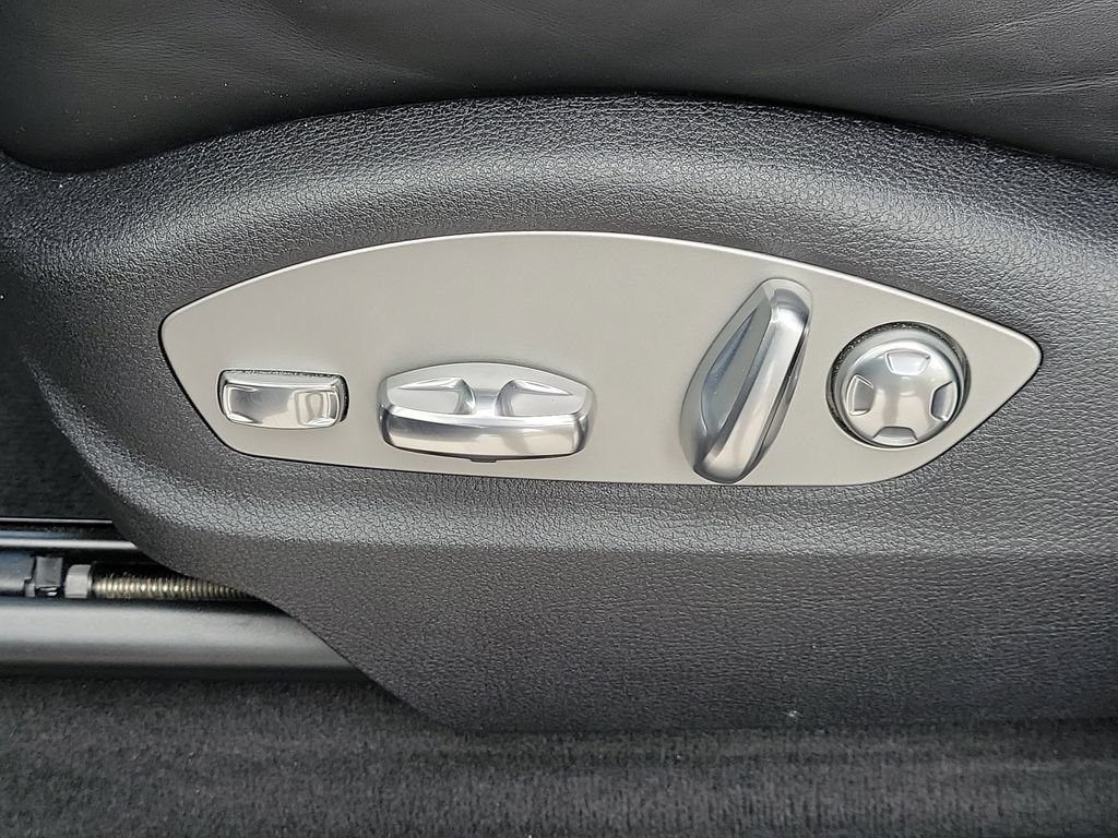 Certified 2024 Porsche Macan GTS AWD/4WD image 29