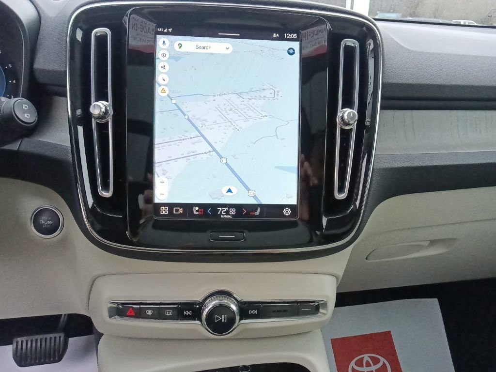 Used 2023 Volvo XC40 B5 Plus w/ Driver Assist Package image 23