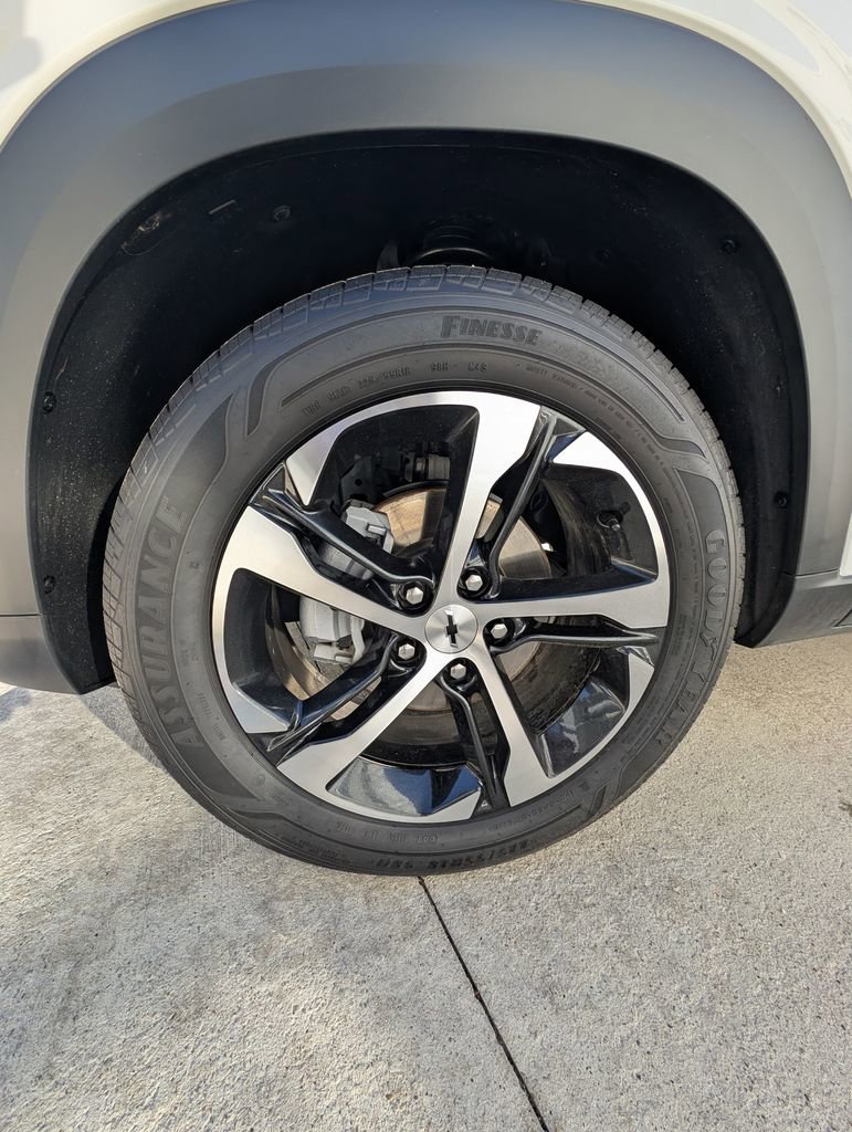 Used 2025 Chevrolet Trax RS w/ Driver Confidence Package image 40