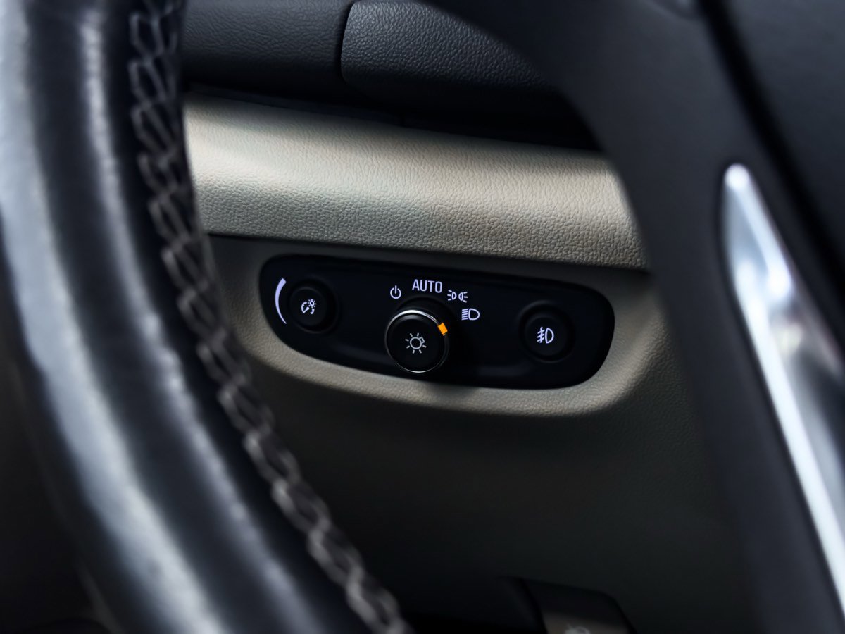 Used 2019 Buick Regal Essence w/ Driver Confidence Package I image 39