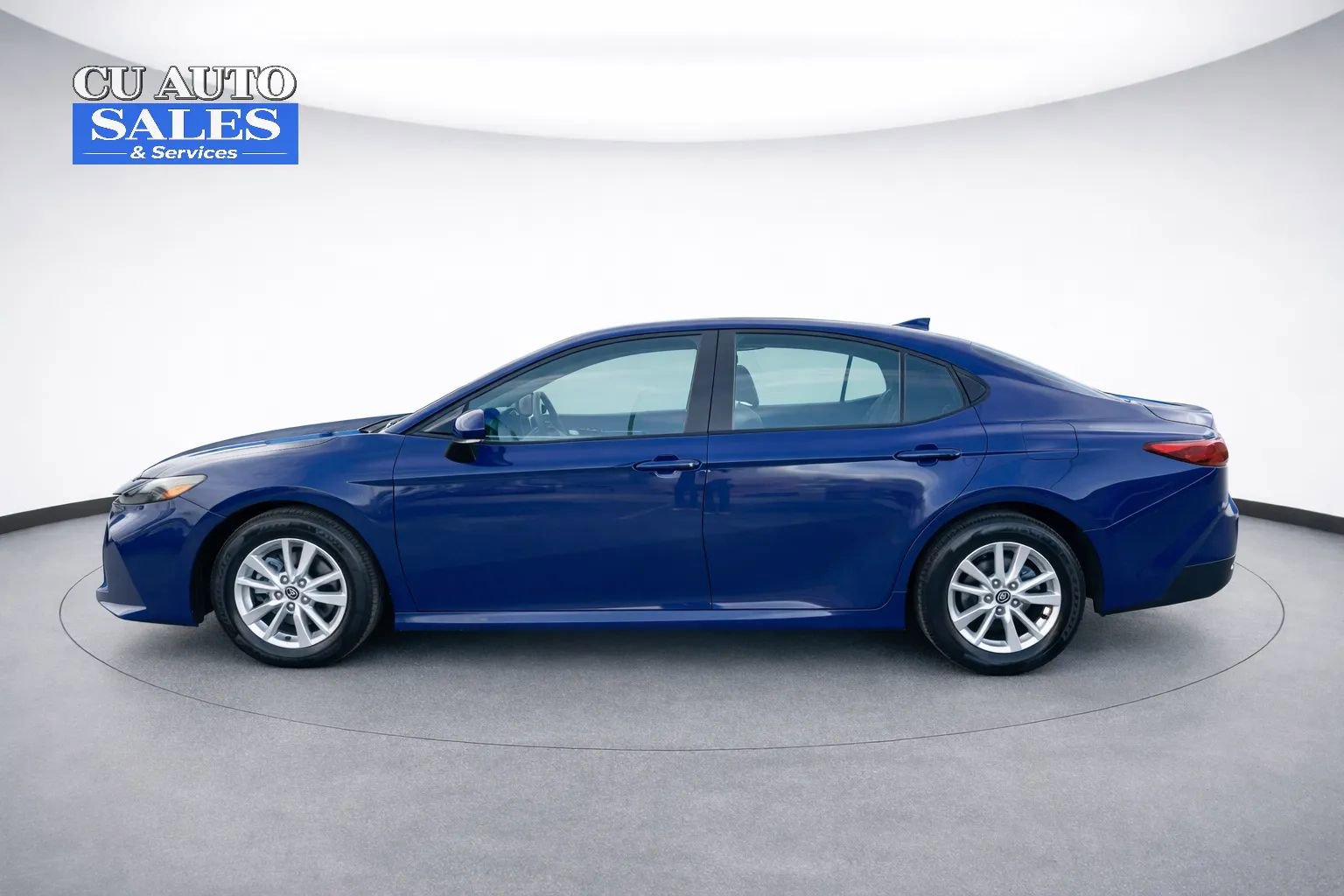 Used 2025 Toyota Camry LE image 4