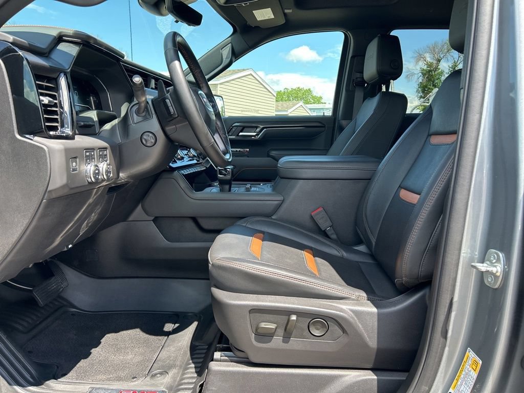 Used 2025 GMC Sierra 1500 AT4 w/ Technology Package AWD/4WD image 12