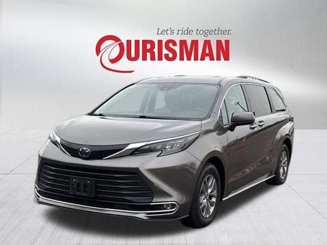 Used 2024 Toyota Sienna XLE image 5