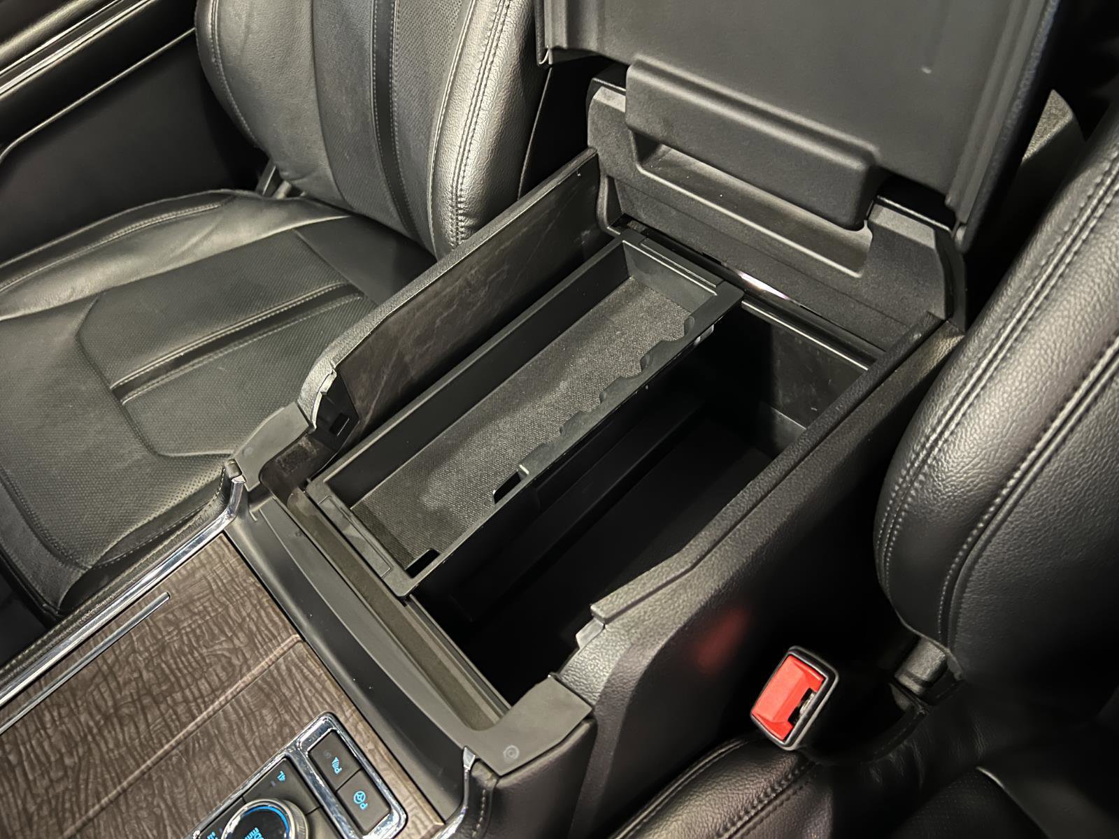 Used 2019 Ford Expedition Limited w/ Equipment Group 301A AWD/4WD image 22