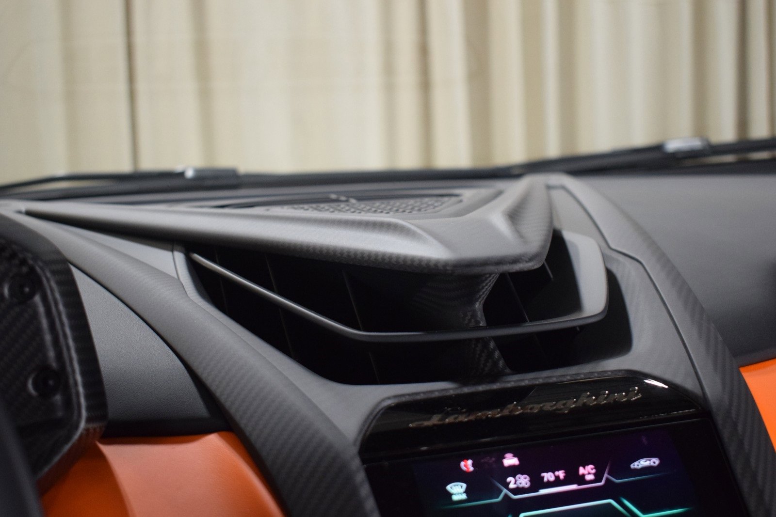 Used 2025 Lamborghini Revuelto image 28