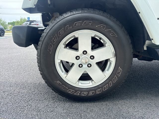 Used 2011 Jeep Wrangler Unlimited Sahara w/ Connectivity Group AWD/4WD image 9