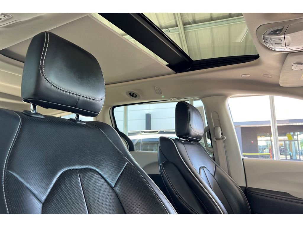 Used 2023 Chrysler Pacifica Limited image 20