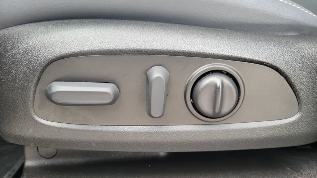 Used 2023 Buick Enclave Essence w/ Sport Touring Edition image 19