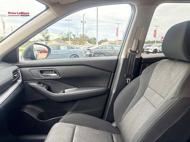 Certified 2025 Nissan Rogue SV FWD image 14