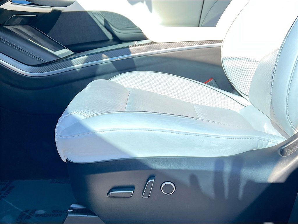 Used 2022 Tesla Model X Plaid image 18