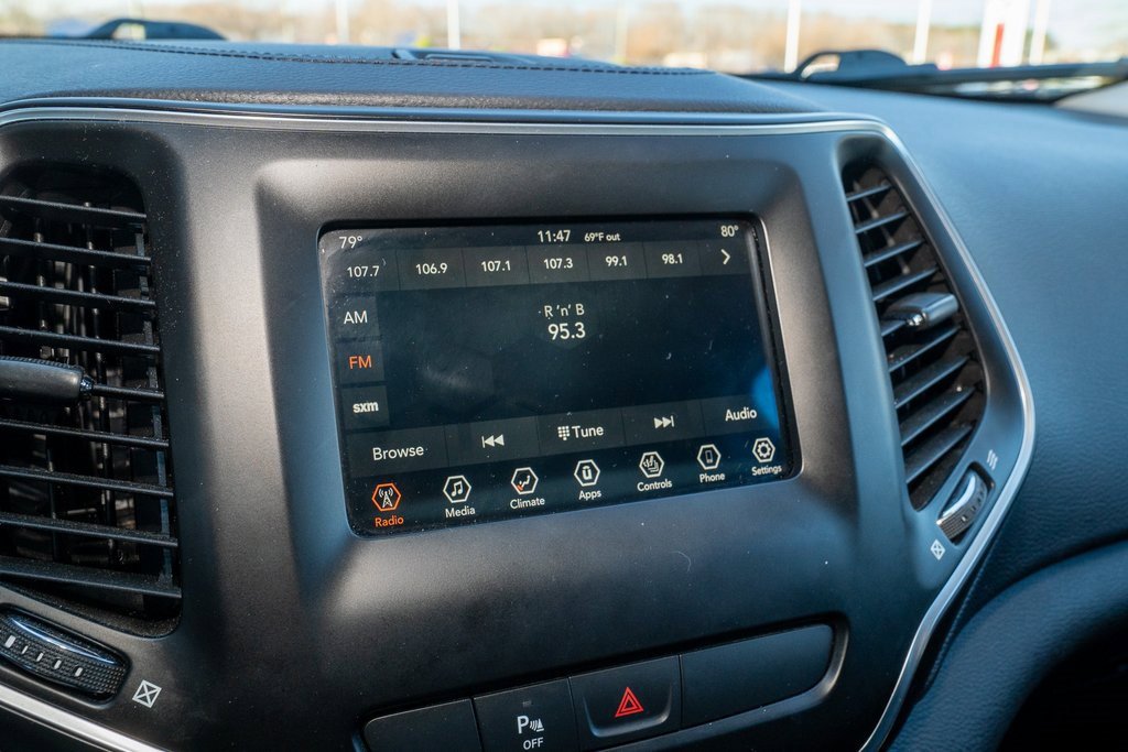 Used 2019 Jeep Cherokee Latitude Plus w/ Comfort/Convenience Group image 13