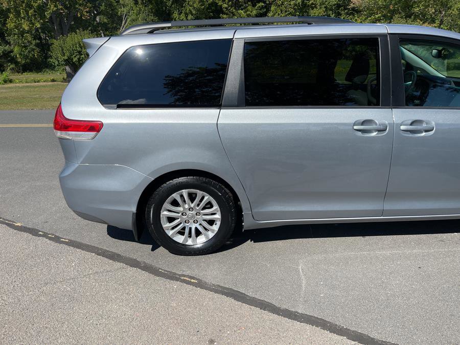 Used 2012 Toyota Sienna XLE w/ Entertainment Pkg FWD image 32