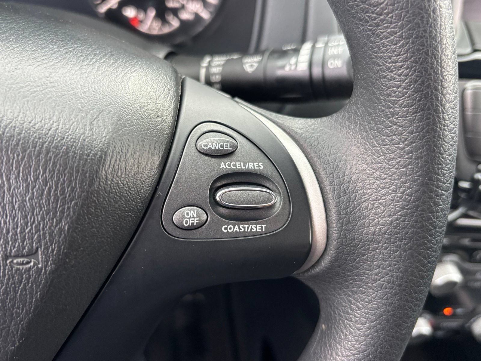 Used 2020 Nissan Pathfinder S FWD image 23