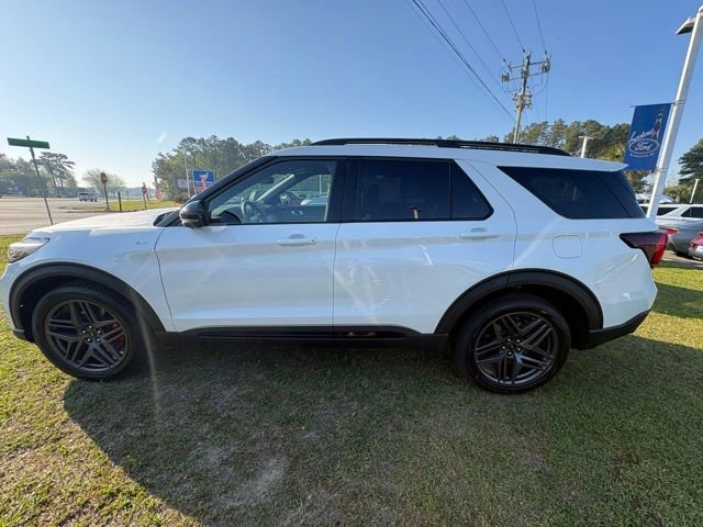 New 2026 Ford Explorer ST-Line RWD video 2