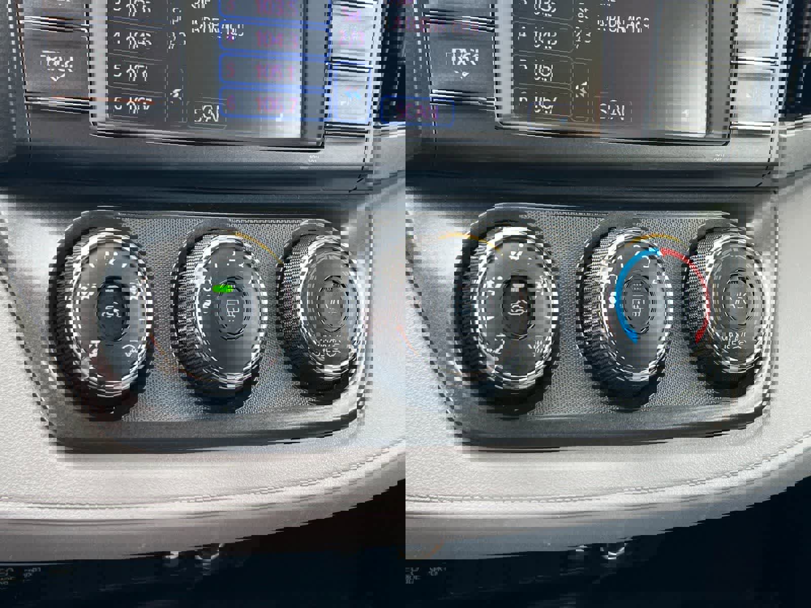 Used 2013 Toyota RAV4 LE image 21