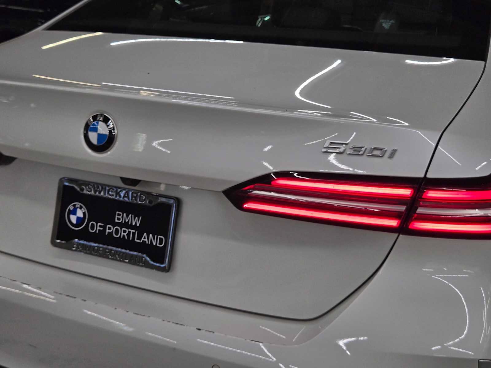 Used 2024 BMW 530i xDrive AWD/4WD image 14
