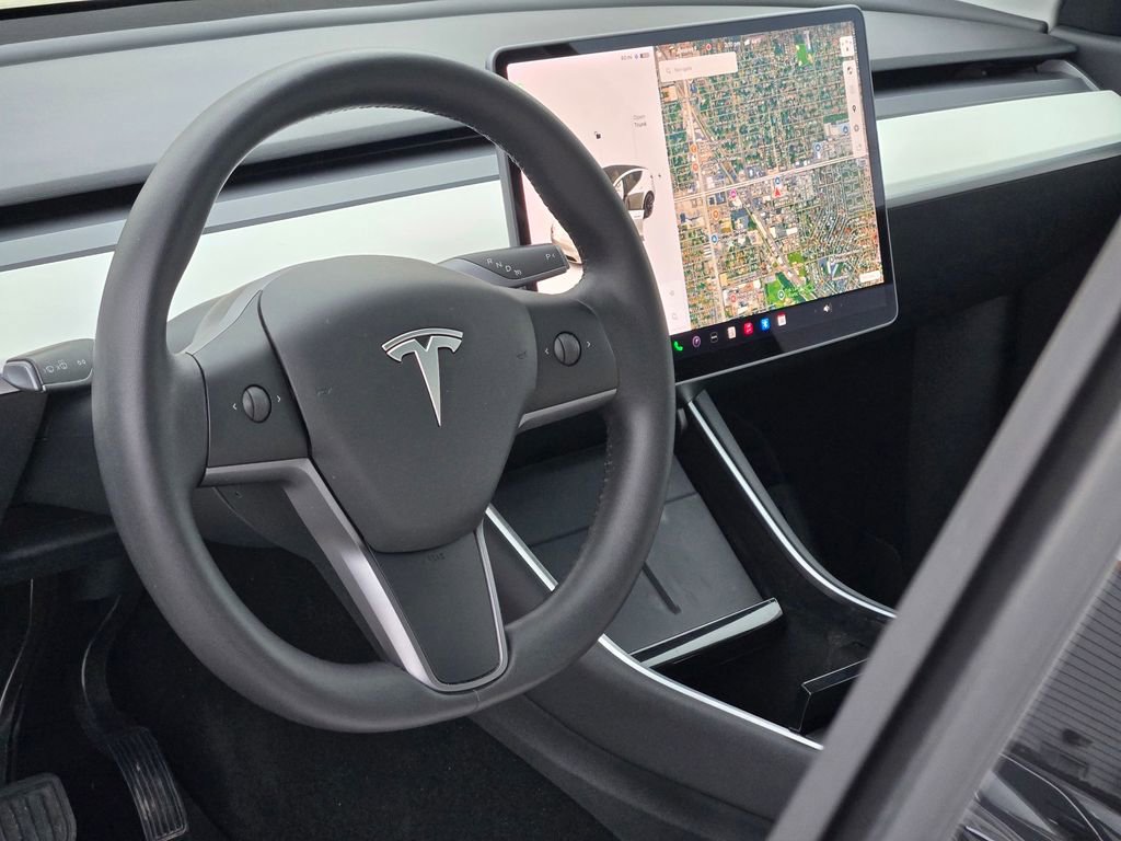 Used 2021 Tesla Model Y Long Range image 24