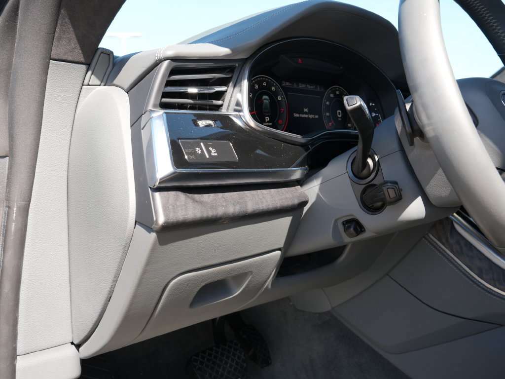 Used 2019 Audi Q8 Prestige AWD/4WD image 30