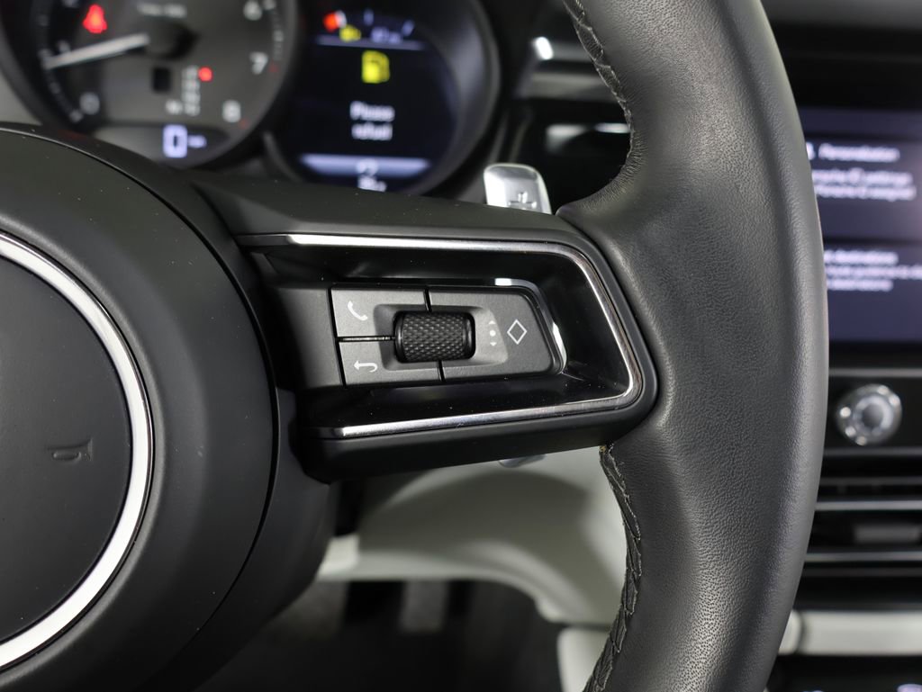 Certified 2024 Porsche Macan image 25